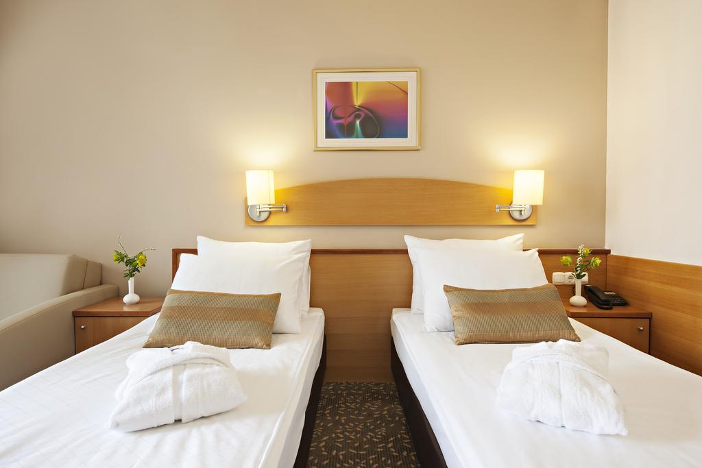 Hotel Termal - Terme 3000 - Sava Hotels & Resorts モラフスケ・トプリツェ エクステリア 写真